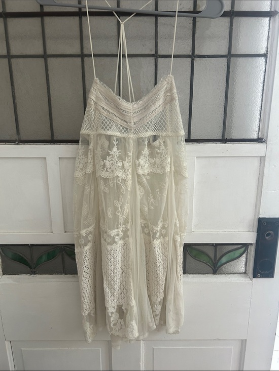 Kimchi Blue Dresses & Skirts - Kimchi Blue Cream Lace-Panel Midi Dress